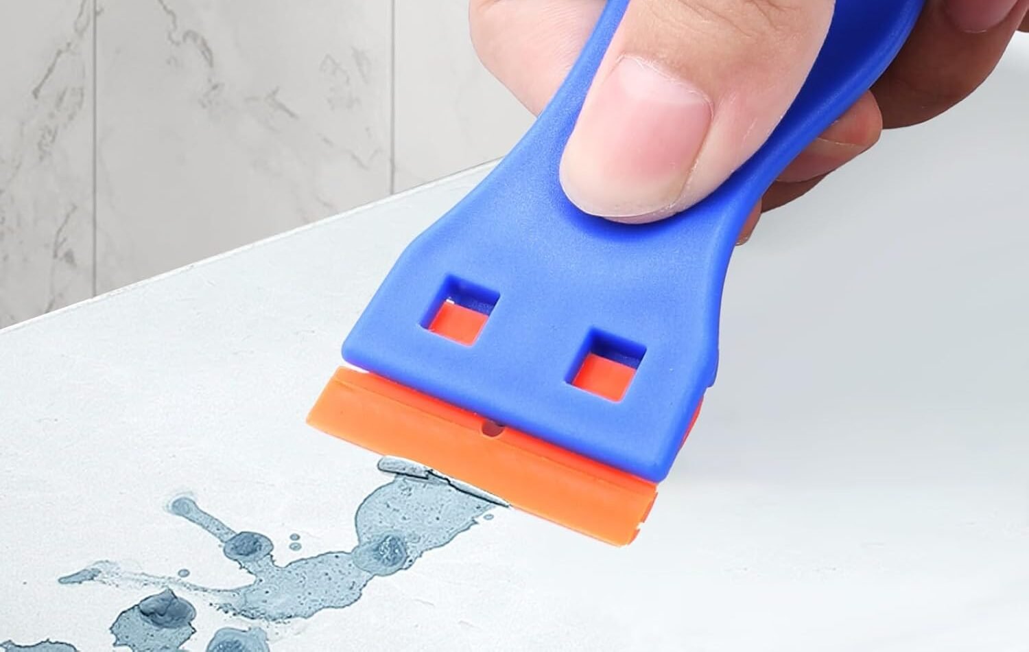 Glatte Oberfläche ohne sichtbare Kratzer in ruhiger Umgebung.