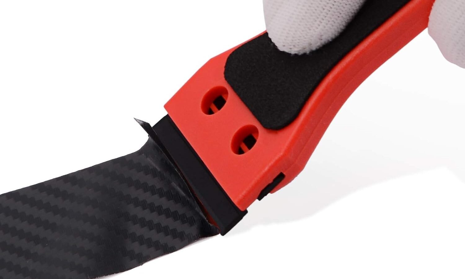 Kunststoffoberfläche mit leichten Kleberückständen in ruhiger Umgebung.