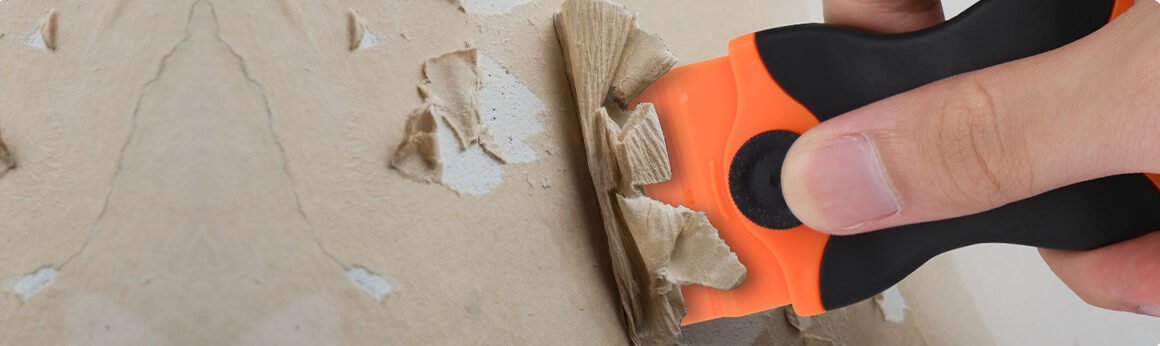 Glatte Oberfläche wird sorgfältig von Rückständen befreit in ruhiger Umgebung.