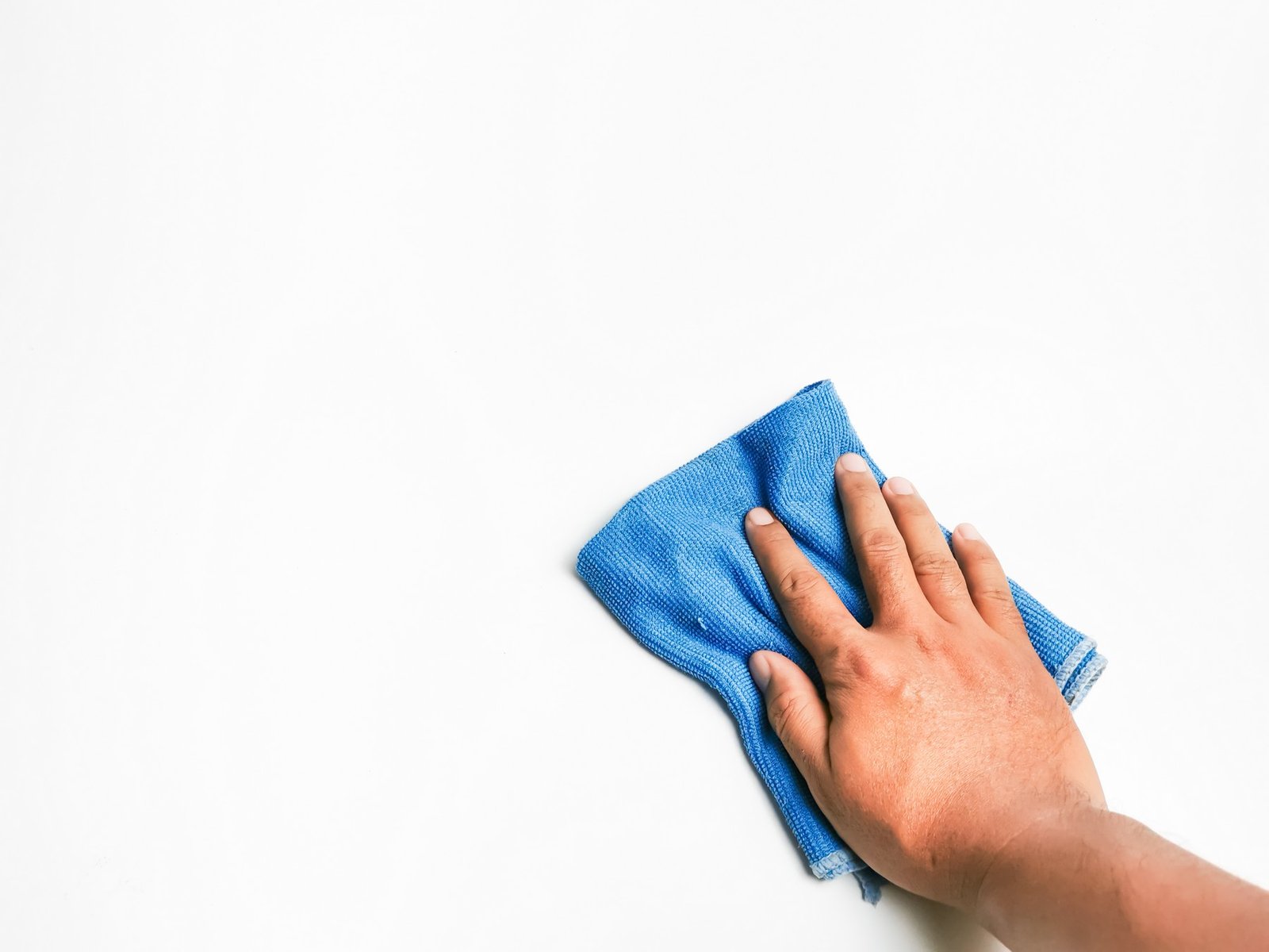 Klebereste auf Plastik lösen ohne Schmierfilm